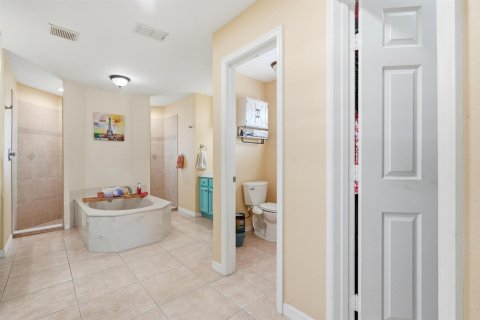 House in Port St. Lucie, Florida 4 bedrooms, 224.17 sq.m. № 2191055 - photo 10