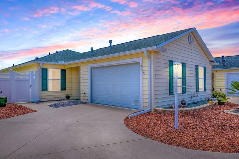 House in The Villages, Florida 2 bedrooms, 118.36 sq.m. № 1833427 - photo 1