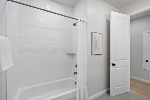 Купить таунхаус в Сент-Питерсберг, Флорида 3 комнаты, 217.39м2, № 1907820 - фото 11