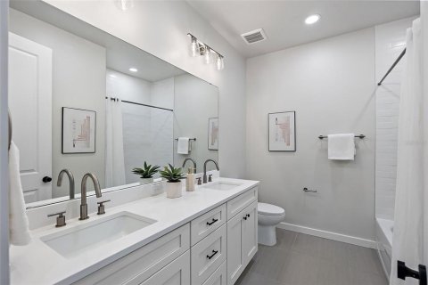 Купить таунхаус в Сент-Питерсберг, Флорида 3 комнаты, 217.39м2, № 1907820 - фото 10