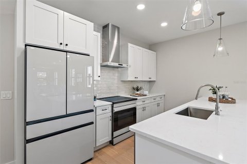 Купить таунхаус в Сент-Питерсберг, Флорида 3 комнаты, 217.39м2, № 1907820 - фото 28