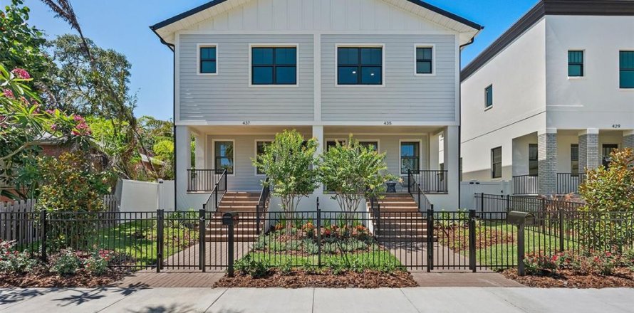 Townhouse in Saint Petersburg, Florida 4 bedrooms, 217.39 sq.m. № 1907820