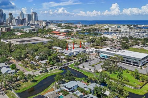 Купить таунхаус в Сент-Питерсберг, Флорида 3 комнаты, 217.39м2, № 1907820 - фото 20