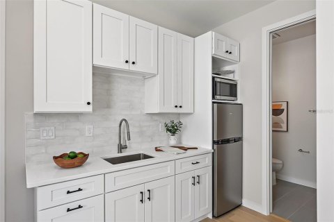 Купить таунхаус в Сент-Питерсберг, Флорида 3 комнаты, 217.39м2, № 1907820 - фото 16