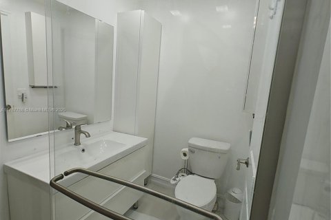 Condo in Aventura, Florida, 1 bedroom  № 1868602 - photo 16