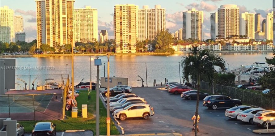 Condo in Aventura, Florida, 1 bedroom № 1868602