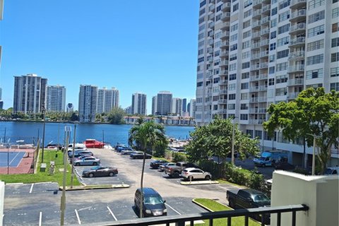 Condo in Aventura, Florida, 1 bedroom  № 1868602 - photo 28