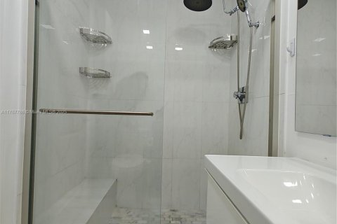 Condo in Aventura, Florida, 1 bedroom  № 1868602 - photo 17