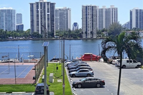 Condo in Aventura, Florida, 1 bedroom  № 1868602 - photo 29
