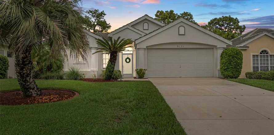 Casa en Weeki Wachee, Florida 3 dormitorios, 164.62 m2 № 1908070