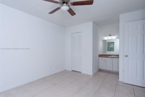 Condo in Pompano Beach, Florida, 2 bedrooms  № 1962880 - photo 11