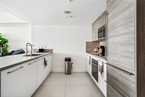 Condo in Sunny Isles Beach, Florida, 2 bedrooms  № 2085939 - photo 29