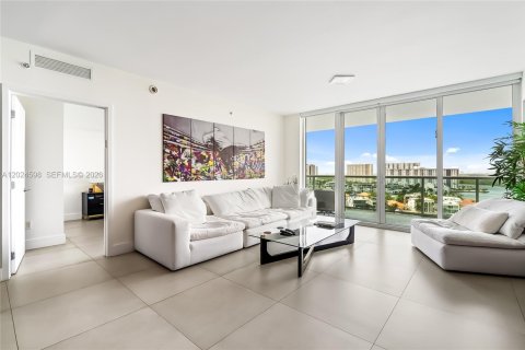 Condo in Sunny Isles Beach, Florida, 2 bedrooms  № 2085939 - photo 20