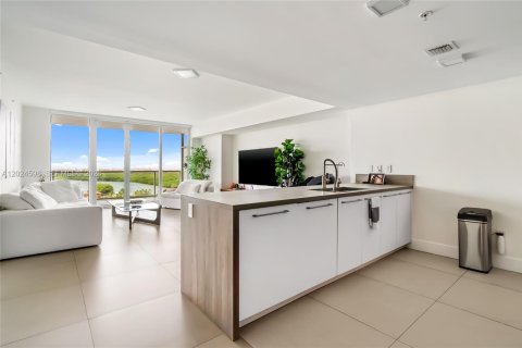 Condo in Sunny Isles Beach, Florida, 2 bedrooms  № 2085939 - photo 22