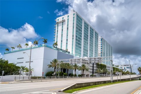 Condo in Sunny Isles Beach, Florida, 2 bedrooms  № 2085939 - photo 5