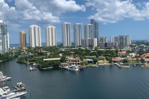 Condo in Sunny Isles Beach, Florida, 2 bedrooms  № 2085939 - photo 6