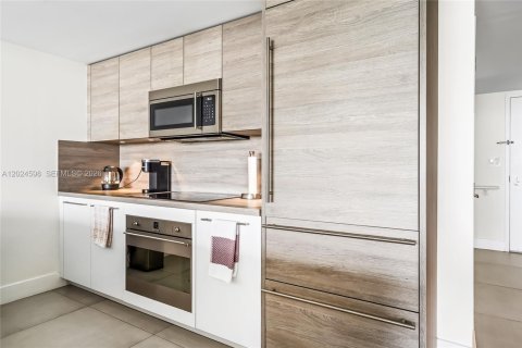 Condo in Sunny Isles Beach, Florida, 2 bedrooms  № 2085939 - photo 27