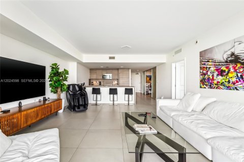 Condo in Sunny Isles Beach, Florida, 2 bedrooms  № 2085939 - photo 24