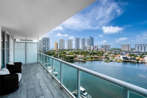 Condo in Sunny Isles Beach, Florida, 2 bedrooms  № 2085939 - photo 12