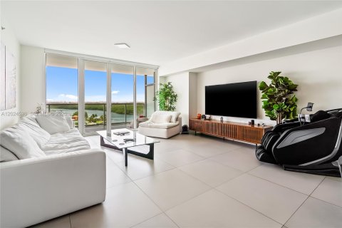 Condo in Sunny Isles Beach, Florida, 2 bedrooms  № 2085939 - photo 21