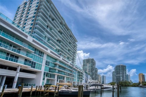 Condo in Sunny Isles Beach, Florida, 2 bedrooms  № 2085939 - photo 4