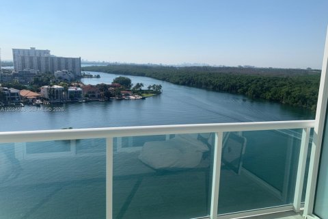Condo in Sunny Isles Beach, Florida, 2 bedrooms  № 2085939 - photo 13