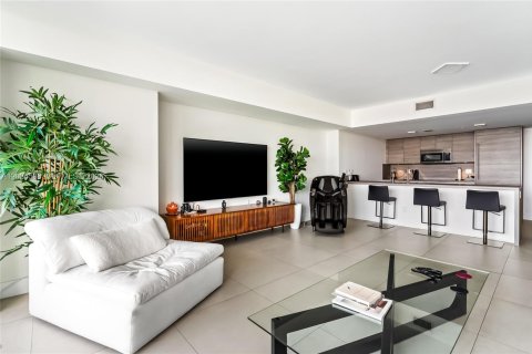 Condo in Sunny Isles Beach, Florida, 2 bedrooms  № 2085939 - photo 25