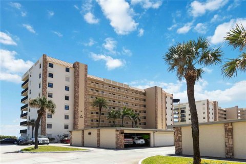 Condo in Cocoa Beach, Florida, 2 bedrooms  № 1720702 - photo 5
