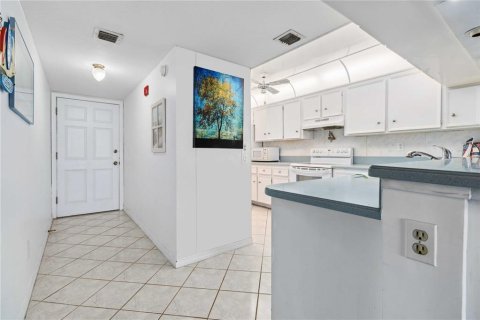 Condo in Cocoa Beach, Florida, 2 bedrooms  № 1720702 - photo 14