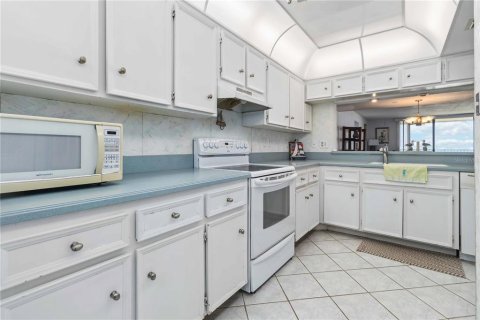 Condo in Cocoa Beach, Florida, 2 bedrooms  № 1720702 - photo 15