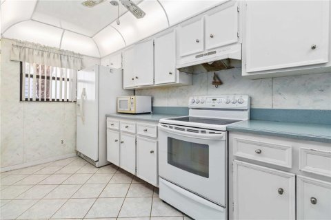 Condo in Cocoa Beach, Florida, 2 bedrooms  № 1720702 - photo 16