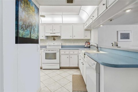 Condo in Cocoa Beach, Florida, 2 bedrooms  № 1720702 - photo 17