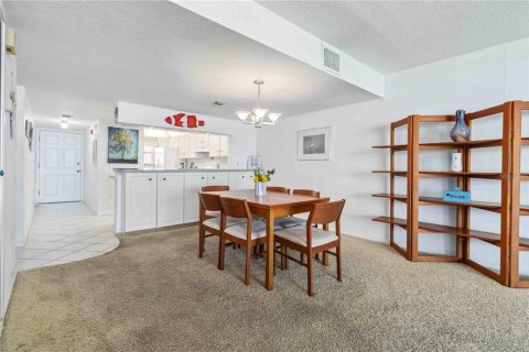 Condo in Cocoa Beach, Florida, 2 bedrooms  № 1720702 - photo 23