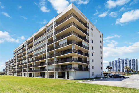 Condo in Cocoa Beach, Florida, 2 bedrooms  № 1720702 - photo 6