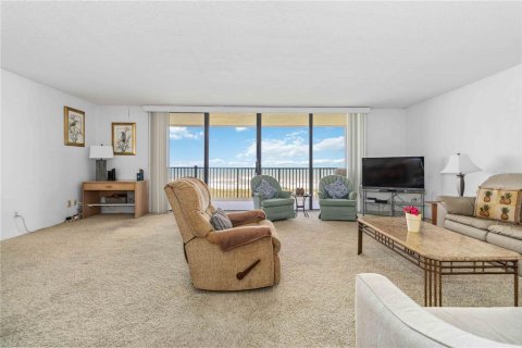 Condo in Cocoa Beach, Florida, 2 bedrooms  № 1720702 - photo 11