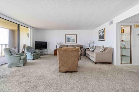 Condo in Cocoa Beach, Florida, 2 bedrooms  № 1720702 - photo 13