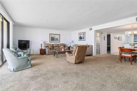 Condo in Cocoa Beach, Florida, 2 bedrooms  № 1720702 - photo 12
