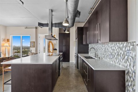 Condo in Miami, Florida, 2 bedrooms № 1936237 - photo 7