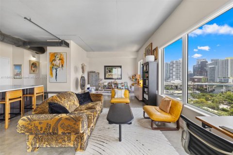 Condo in Miami, Florida, 2 bedrooms № 1936237 - photo 3