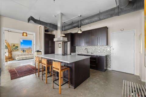 Condo in Miami, Florida, 2 bedrooms № 1936237 - photo 8