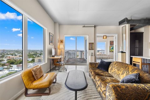 Condo in Miami, Florida, 2 bedrooms № 1936237 - photo 5