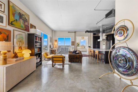 Condo in Miami, Florida, 2 bedrooms № 1936237 - photo 9