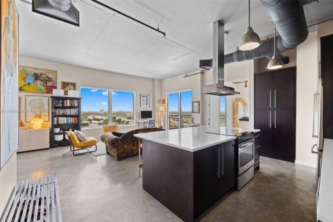 Condo in Miami, Florida, 2 bedrooms № 1936237 - photo 6