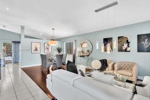 House in Sunrise, Florida 3 bedrooms, 131.09 sq.m. № 1682485 - photo 5