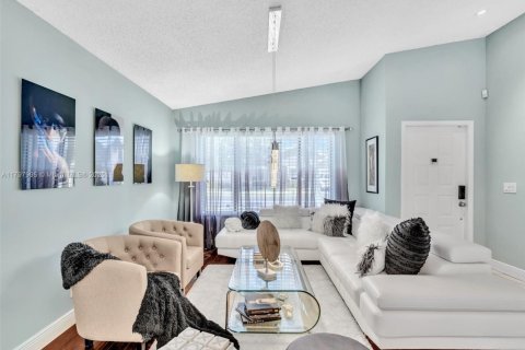 House in Sunrise, Florida 3 bedrooms, 131.09 sq.m. № 1682485 - photo 7