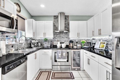 House in Sunrise, Florida 3 bedrooms, 131.09 sq.m. № 1682485 - photo 12