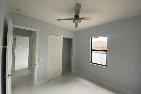 House in Cape Coral, Florida 4 bedrooms № 2032594 - photo 4