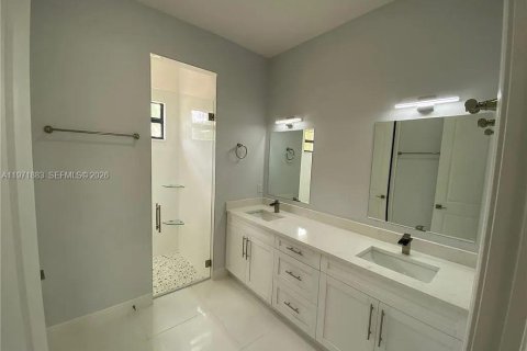 House in Cape Coral, Florida 4 bedrooms № 2032594 - photo 14