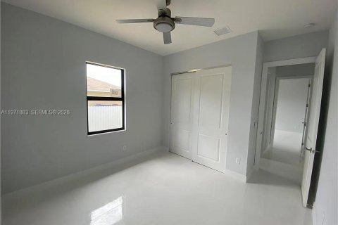 House in Cape Coral, Florida 4 bedrooms № 2032594 - photo 11