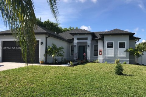 House in Cape Coral, Florida 4 bedrooms № 2032594